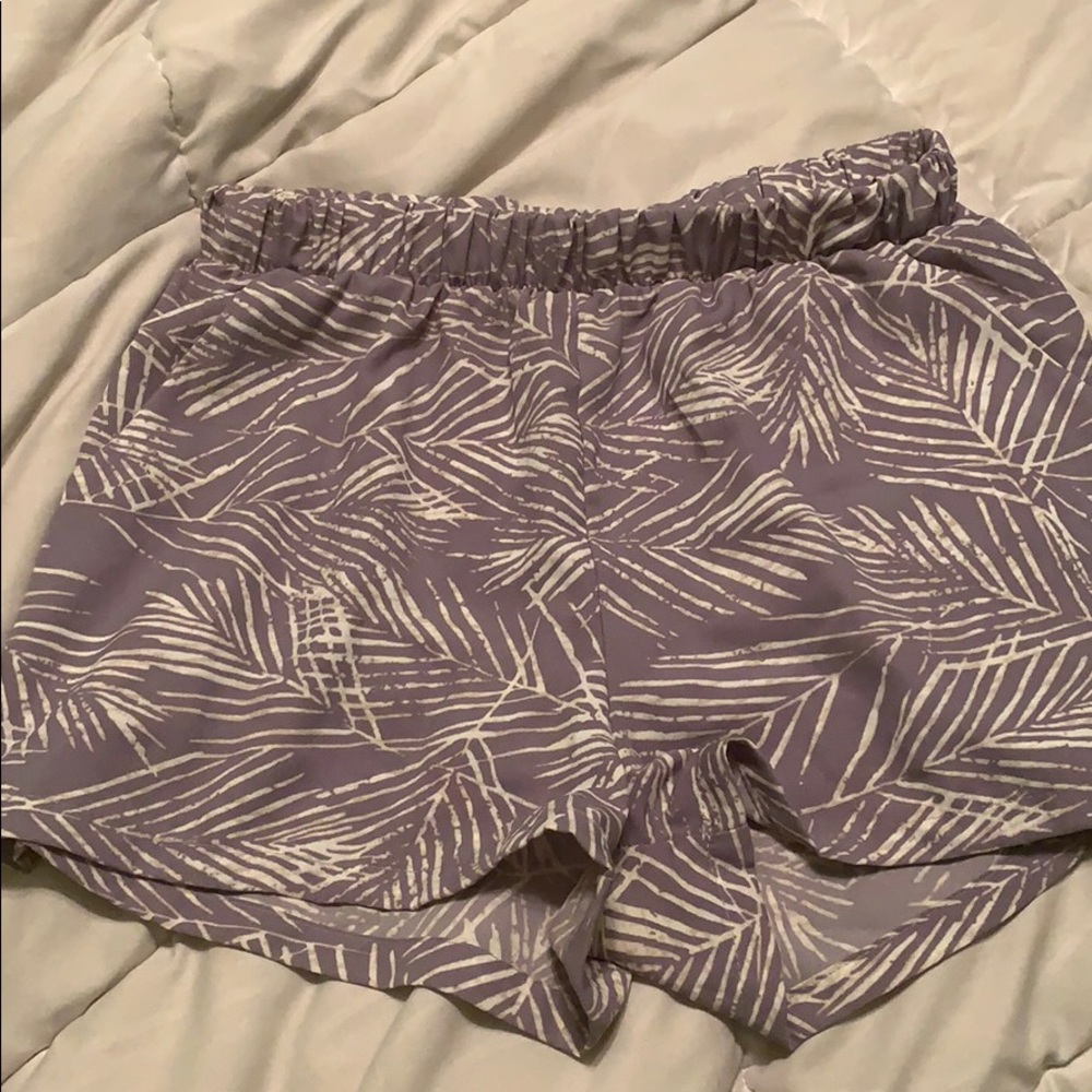 Shorts with stretch waist
